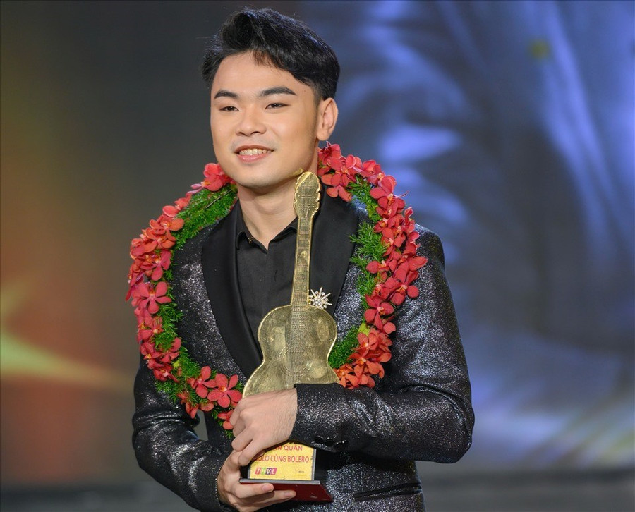 Trường Sang đăng quang Quán quân Solo cùng Bolero mùa 7. Ảnh: Khang.