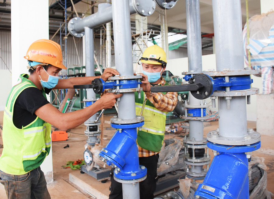 Được tiêm vắc xin phòng Covid-19, các công nhân Công ty TNHH công nghiệp Quốc Việt an tâm làm việc tại Khu Công nghiệp Trà Đa (TP. Pleiku). Ảnh: Lam Nguyên Được tiêm vắc xin phòng Covid-19, các công nhân Công ty TNHH công nghiệp Quốc Việt an tâm làm việc tại Khu Công nghiệp Trà Đa (TP. Pleiku). Ảnh: Lam Nguyên