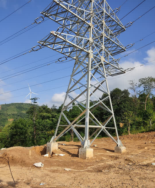 Cột xương cá truyền dẫn lưới điện, nơi xảy ra sự việc Cột xương cá truyền dẫn lưới điện, nơi xảy ra sự việc