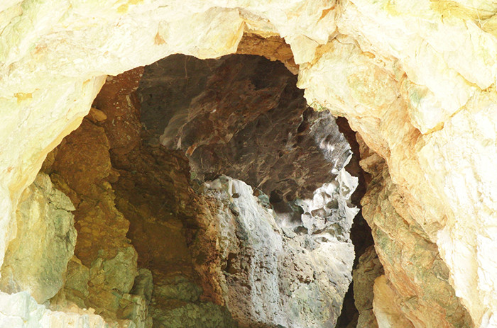 Bên trong Hang Dơi. Bên trong Hang Dơi.