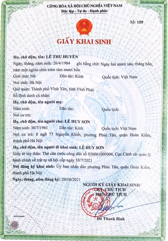 Tờ giấy khai sinh chị Huyền phải mất 37 năm mới có được.