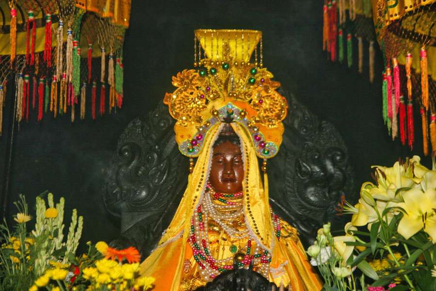 Tượng nữ thần – thánh Mẫu Thiên y Ana tại tháp chính. Ảnh: Nam Hoa