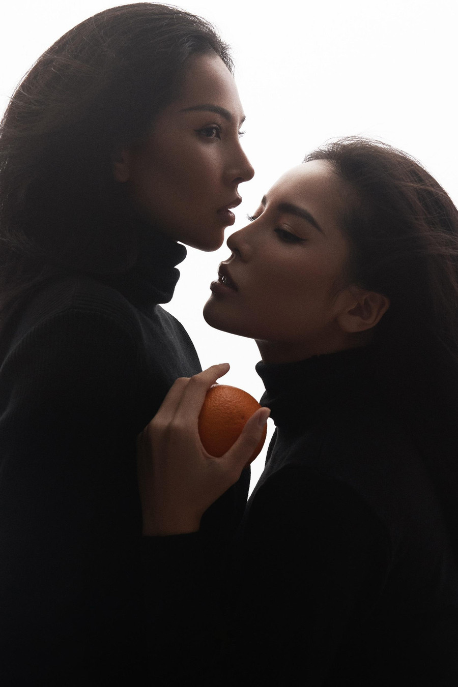 Kỳ Duyên và Minh Triệu đã có nhiều năm gắn bó. Hai người đẹp liên tục vướng nghi vấn trên mức tình bạn khi đi đâu cũng có nhau, thường xuyên dành những lời có cánh cho người bạn của mình. Ảnh: Milor Trần