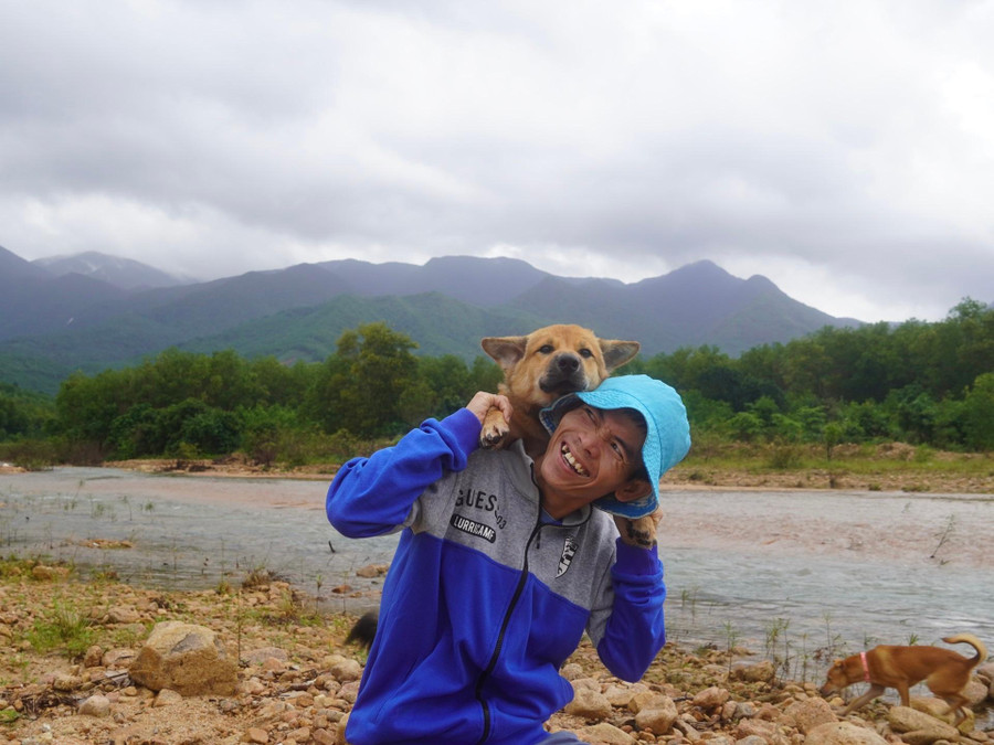 Chia sẻ với Thanh Niên, Sô Y Tiết cho biết anh hiện đã về quê an cư. Công việc chính của nam TikToker chính là hát mừng sinh nhật cho fan quốc tế. Ảnh: NVCC