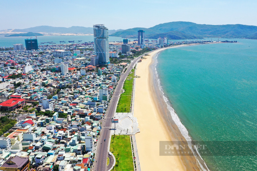 Quy Nhơn có bãi bãi dài, mịn màng và giữ được không gian công cộng ven biển hiếm địa phường nào có được. Ảnh: Nguyễn Dũng.