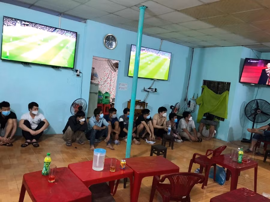  Hiện trường vụ cá độ. Ảnh: Nguyễn Tú