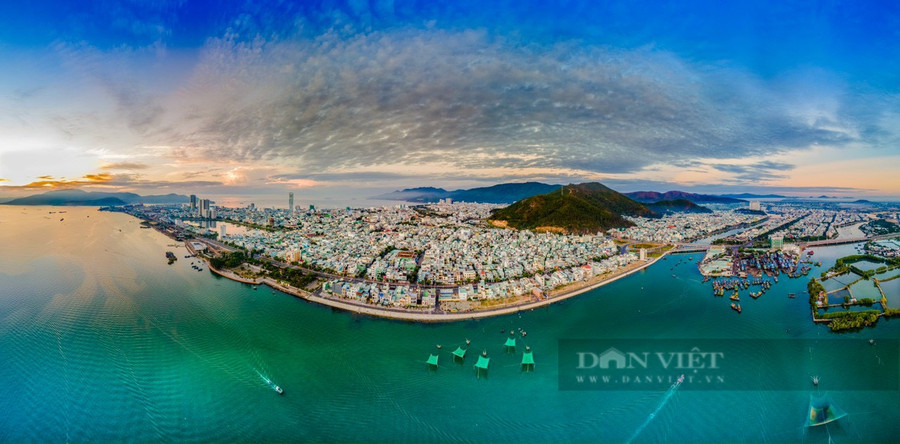 Quy Nhơn - thành phố biển xinh đẹp khiến nao lòng du khách mỗi khi ghé thăm. Ảnh: Dũng Nhân.