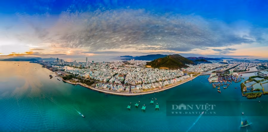 Quy Nhơn - thành phố biển xinh đẹp khiến nao lòng du khách mỗi khi ghé thăm. Ảnh: Dũng Nhân.