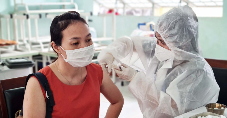 -Đến ngày 14-11, Gia Lai có 80% người trên 18 tuổi được tiêm ít nhất 1 mũi vắc xin phòng Covid-19. Ảnh: Như Nguyện