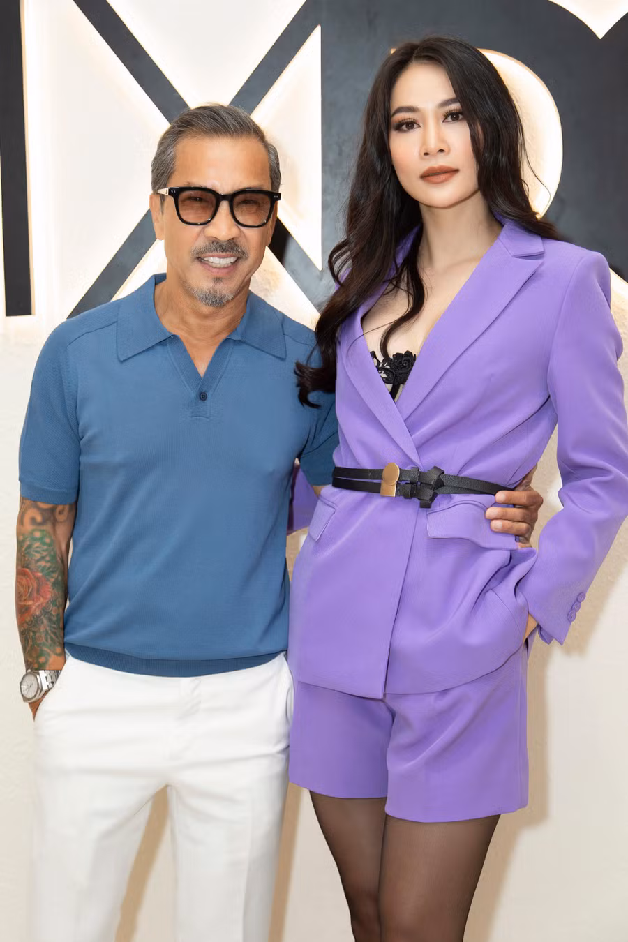 Người mẫu Hà Chiêu diện cây tím xuất hiện rạng rỡ bên Thuận Nguyễn. Ảnh: Huy Nguyễn, Đinh Trung Tín