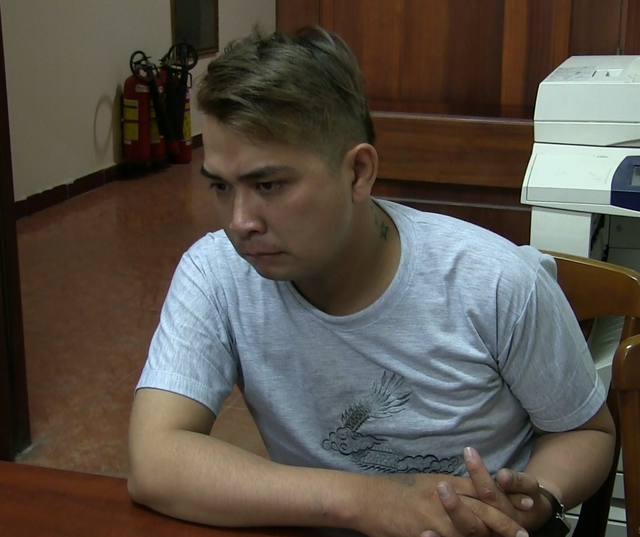 Nghi can Trịnh Duy Phương tại cơ quan công an.