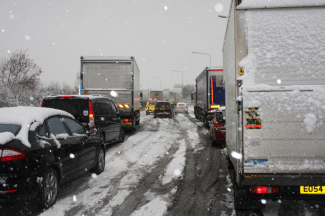 Nhiều tai nạn xe hơi nghiệm trong xảy ra do thời tiết xấu. 3