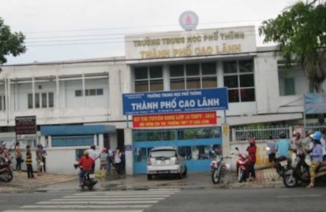 Giáo viên Trường THPT TP Cao Lãnh lộ đề thi ra ngoài để trả ơn người khác. Ảnh: Báo Đồng Tháp.