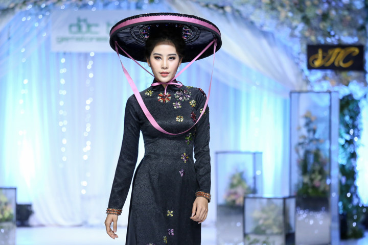 Bằng kỹ năng trình diễn học hỏi được qua các cuộc thi, Nam Em đã và đang tạo dựng được chỗ đứng nhất định trong làng thời trang. 7