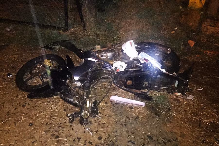 Xe mô tô nữ sinh bị tông biến dạng sau vụ tai nạn: Ảnh bạn đọc cung cấp