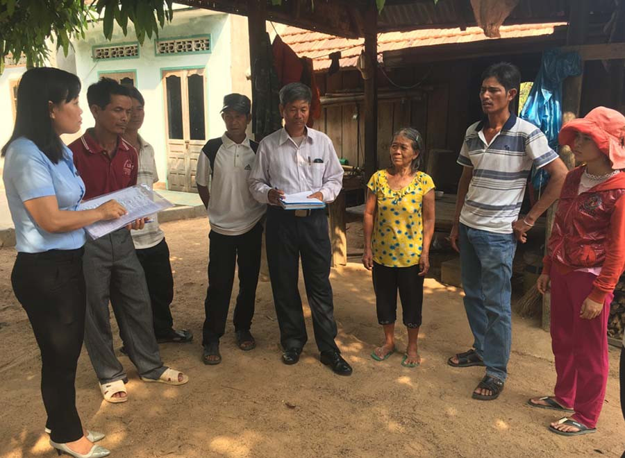 Người dân làng Hway mong muốn được cấp thẻ BHYT để có điều kiện chăm sóc sức khỏe. Ảnh: V.T  Người dân làng Hway mong muốn được cấp thẻ BHYT để có điều kiện chăm sóc sức khỏe. Ảnh: V.T