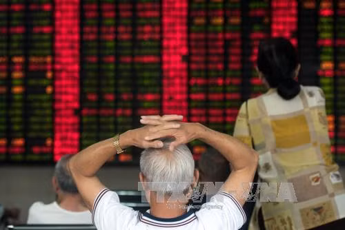 Nhà đầu tư chứng khoán tại Thượng Hải, Trung Quốc.