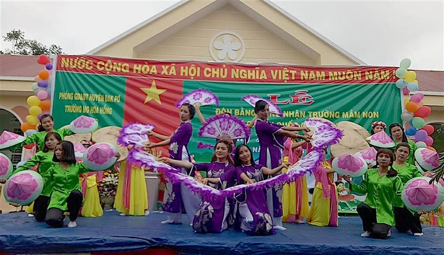 Không khí tươi vui của buổi lễ. Ảnh: Hồng Thi Quang cảnh buổi lễ. Ảnh: Hồng Thi