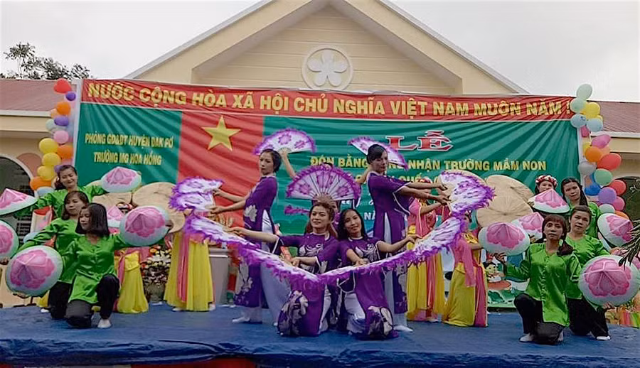 Quang cảnh buổi lễ. Ảnh: Hồng Thi