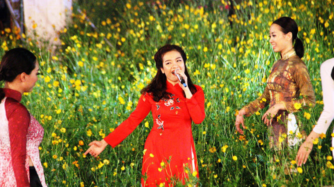 Ca sĩ biểu diễn trong chương trình