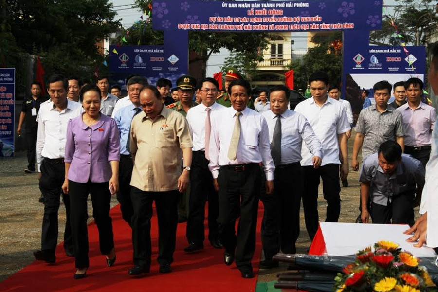 Thủ tướng dự lễ khởi động dự án đầu tư xây dựng tuyến đường bộ ven biển qua địa bàn Hải Phòng và Thái Bình. Thủ tướng dự lễ khởi động dự án đầu tư xây dựng tuyến đường bộ ven biển qua địa bàn Hải Phòng và Thái Bình.