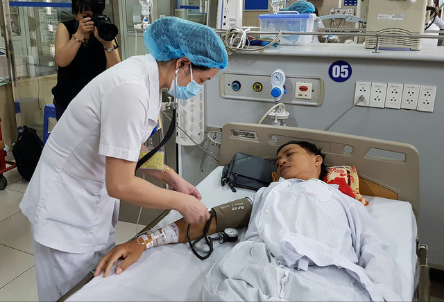 Bệnh nhân vụ nghi sốc phản vệ đồng loạt khi chạy thận may mắn qua khỏi đang được điều trị tại Bệnh viện Bạch Mai.  Bệnh nhân vụ nghi sốc phản vệ đồng loạt khi chạy thận may mắn qua khỏi đang được điều trị tại BV Bạch Mai.