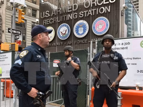 Cảnh sát New York tuần tra tại Quảng trường Thời đại ngày 23-5.