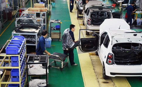 Ngành công nghiệp ô tô Việt Nam trải qua mấy chục năm vẫn... sơ khai.