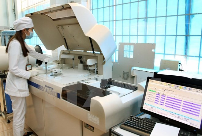 Nhiều thiết bị y tế hiện đại giúp công tác chẩn đoán, khám chữa bệnh chính xác. Nhiều thiết bị y tế hiện đại giúp công tác chẩn đoán, khám chữa bệnh chính xác.