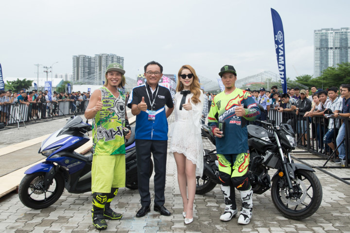 Đồng thời, cô cũng cho thấy được sự tự tin khi giữ vai trò vedette trong buổi biểu diễn thời trang này. 6