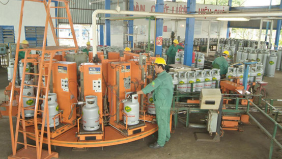 Giá gas giảm 23.000 đồng/ bình 12 kg từ ngày 1-5-2017. Giá gas giảm 23.000 đồng/ bình 12 kg từ ngày 1-5-2017.