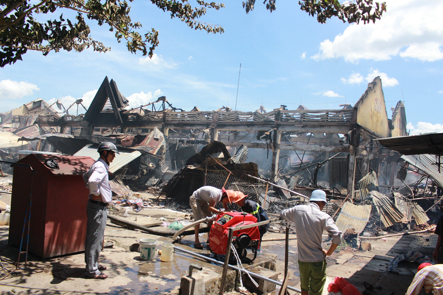 Hiện trường vụ cháy chợ trung tâm huyện Kbang vào rạng sáng 19-7-2016. Hiện trường vụ cháy chợ trung tâm huyện Kbang vào rạng sáng 19-7-2016. Ảnh: K.N.B