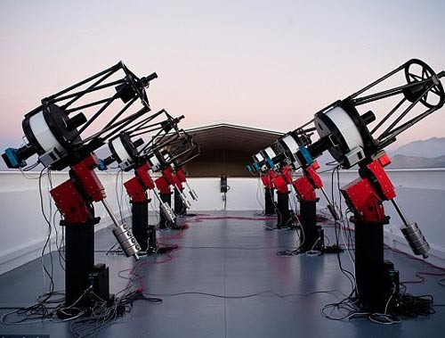 Hệ thống kính viễn vọng tự động phát hiện ra chúng Ảnh: ESO/IAU AND SKY &TELESCOPE - DAILY MAIL