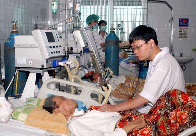 Điều trị cho bệnh nhân cao huyết áp tại khoa hồi sức Viện lão khoa Trung ương. Điều trị cho bệnh nhân cao huyết áp tại khoa hồi sức Viện lão khoa Trung ương.