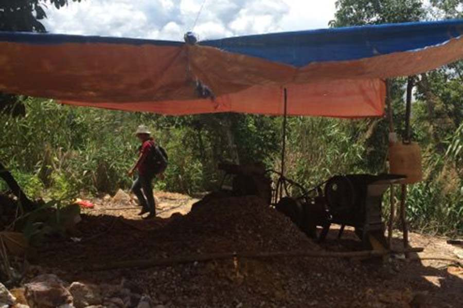 Khu vực đặt máy đãi vàng. Ảnh: Văn Ngọc Khu vực đặt máy đãi vàng. Ảnh: Văn Ngọc