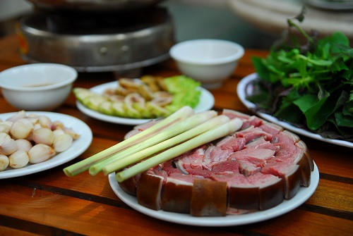  Thịt dê hầm hoàng kỳ dành cho người mắc chứng hư lao thường mỏi mệt, ăn ngủ kém