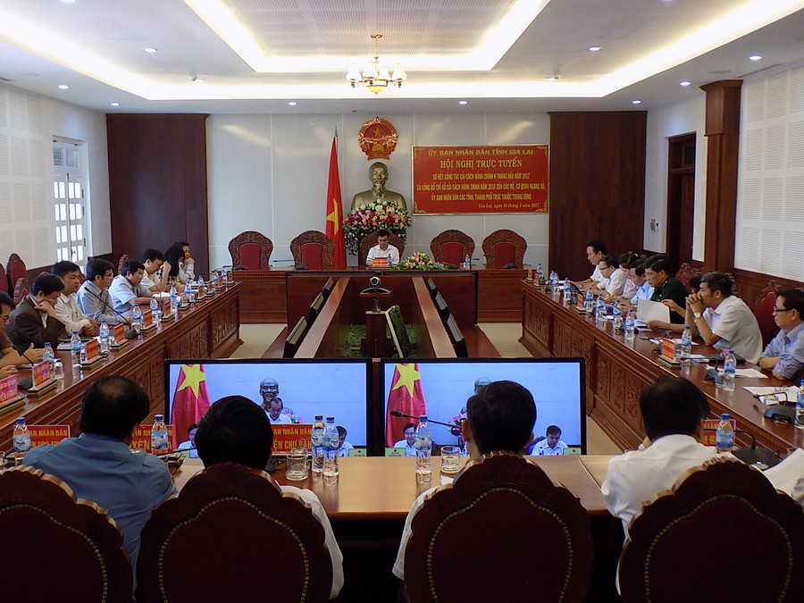  Đầu cầu Gia Lai tại Hội nghị trực tuyến sơ kết công tác CCHC toàn quốc.