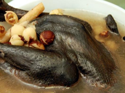 Gà đen hầm sơn thù du, xạ hương  Gà đen hầm sơn thù du, xạ hương