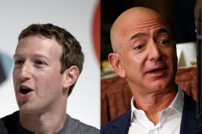 Mark Zuckerberg (trái) và Jeff Bezos Mark Zuckerberg (trái) và Jeff Bezos