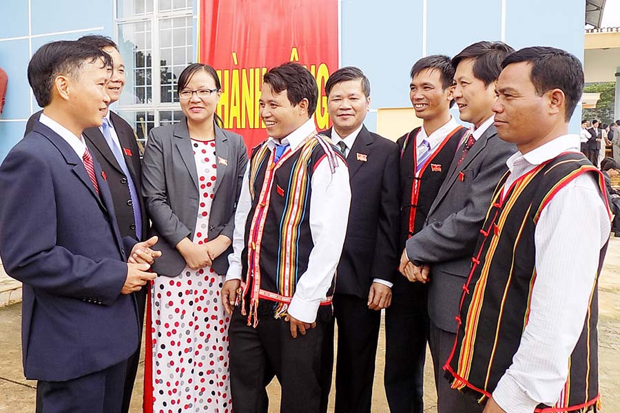 Trao đổi về công tác xây dựng đội ngũ cán bộ dân tộc thiểu số. Ảnh: T.N Trao đổi về công tác xây dựng đội ngũ cán bộ dân tộc thiểu số. Ảnh: T.N