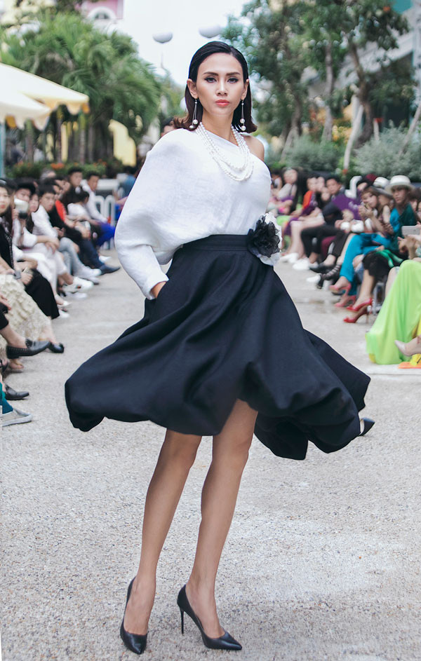 Á hậu Hoàng Yến tái xuất đầy ấn tượng. Á hậu Hoàng Yến tái xuất đầy ấn tượng.