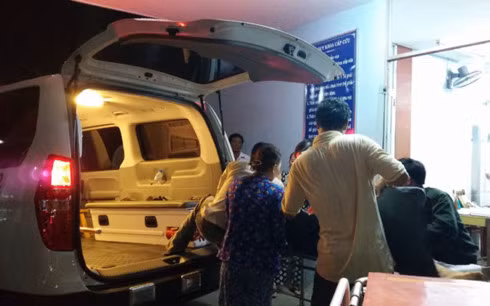 Đưa bệnh nhân cấp cứu tại Bệnh viện Đa khoa Trung tâm Tiền Giang