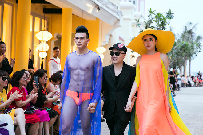  Hoa hậu Kỳ Duyên chính là nàng thơ mới mà Đỗ Mạnh Cường chọn mặt gửi vàng trong show diễn lần này.