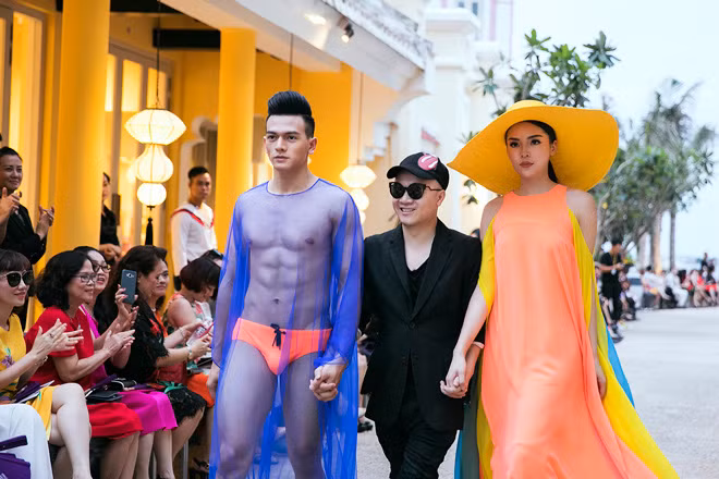  Hoa hậu Kỳ Duyên chính là nàng thơ mới mà Đỗ Mạnh Cường chọn mặt gửi vàng trong show diễn lần này.