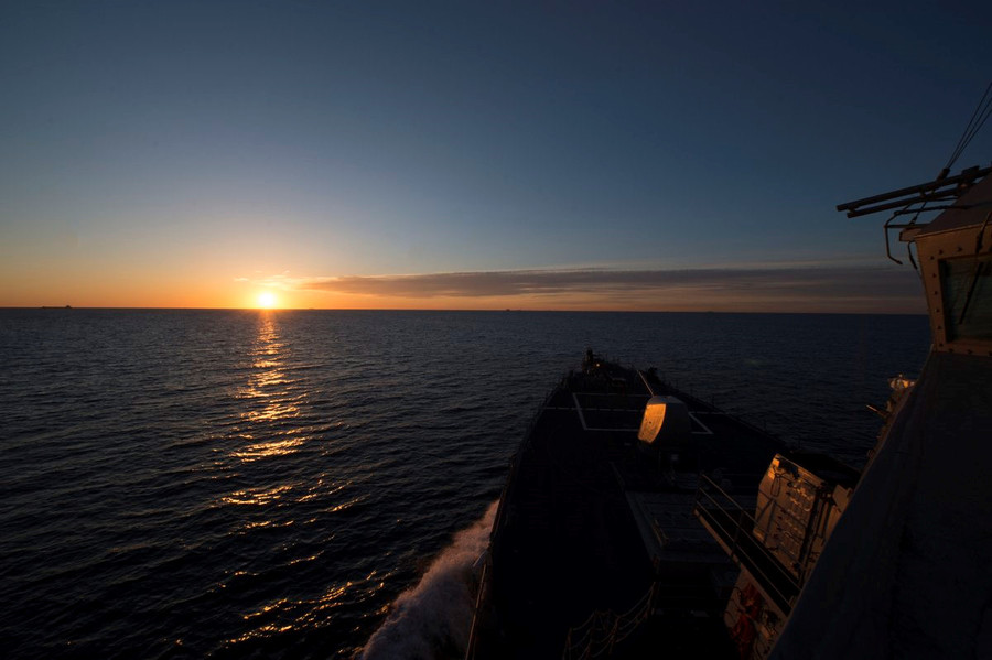 Tàu chiến USS Carney đi qua eo biển ở Đan Mạch đến Baltic Tàu chiến USS Carney đi qua eo biển ở Đan Mạch đến Baltic