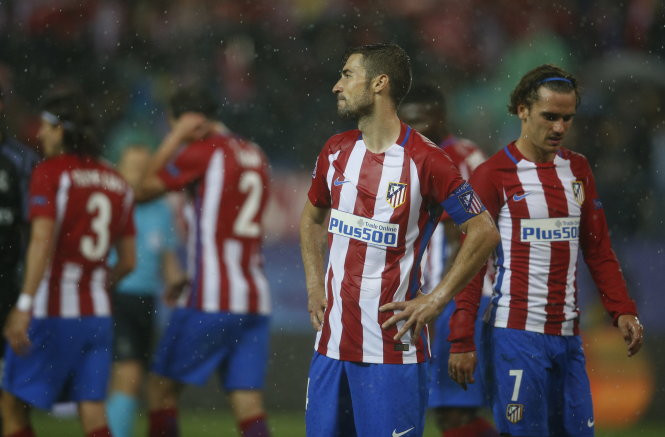 Nỗi thất vọng của các cầu thủ Atletico Madrid sau khi bị loại ở bán kết Champions League. Ảnh: REUTERS