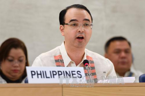 Thượng nghị sĩ Alan Peter Cayetano phát biểu tại một cuộc họp của LHQ ở Geneva, Thụy Sĩ ngày 8-5.