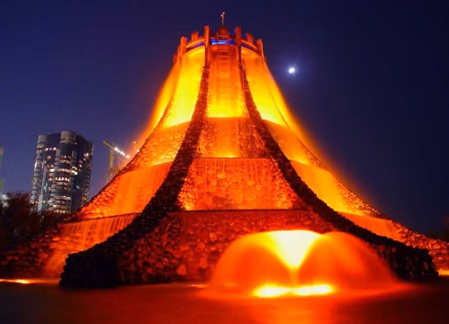 Một công trình kiến trúc nổi tiếng của Các Tiểu Vương Quốc Ả Rập Thống Nhất - đài phun nước Núi lửa. Một công trình kiến trúc nổi tiếng của Các Tiểu Vương Quốc Ả Rập Thống Nhất - đài phun nước Núi lửa.