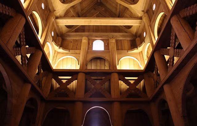 Cấu trúc kiên cố bên trong nhà thờ.