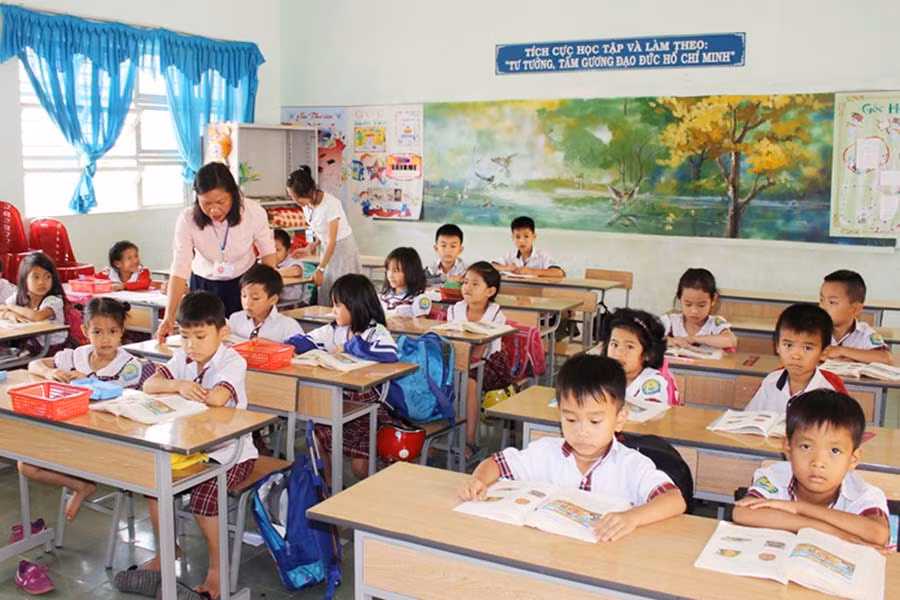  Một tiết học ở Trường Tiểu học Đak Yă. Ảnh: T.B